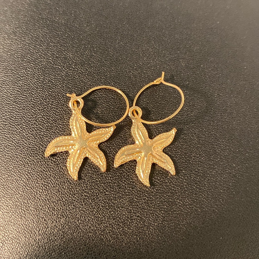 Gold tone pierced starfish dangle charm earrings